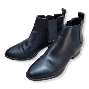 Expression Black Boots Size 6